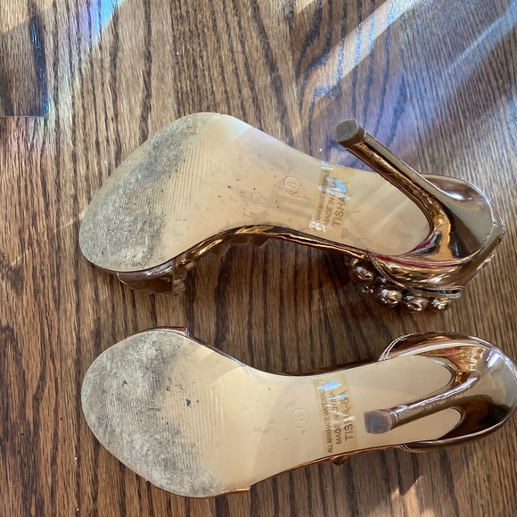 Heels - Picture 2 of 3